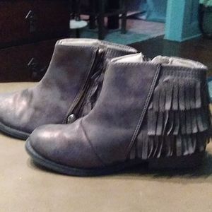 Girls fringe booties